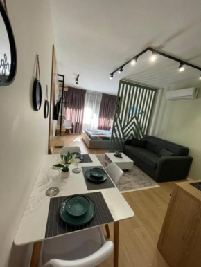 Cozy Heaven Luxury Apartment Golem